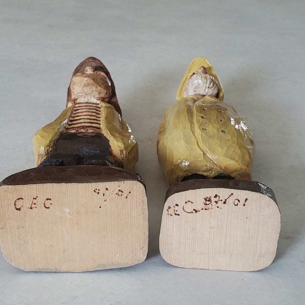 Pair of Handcarved Handpainted Wood Fisherman Signed and Dated Vintage - Picture 8 of 9